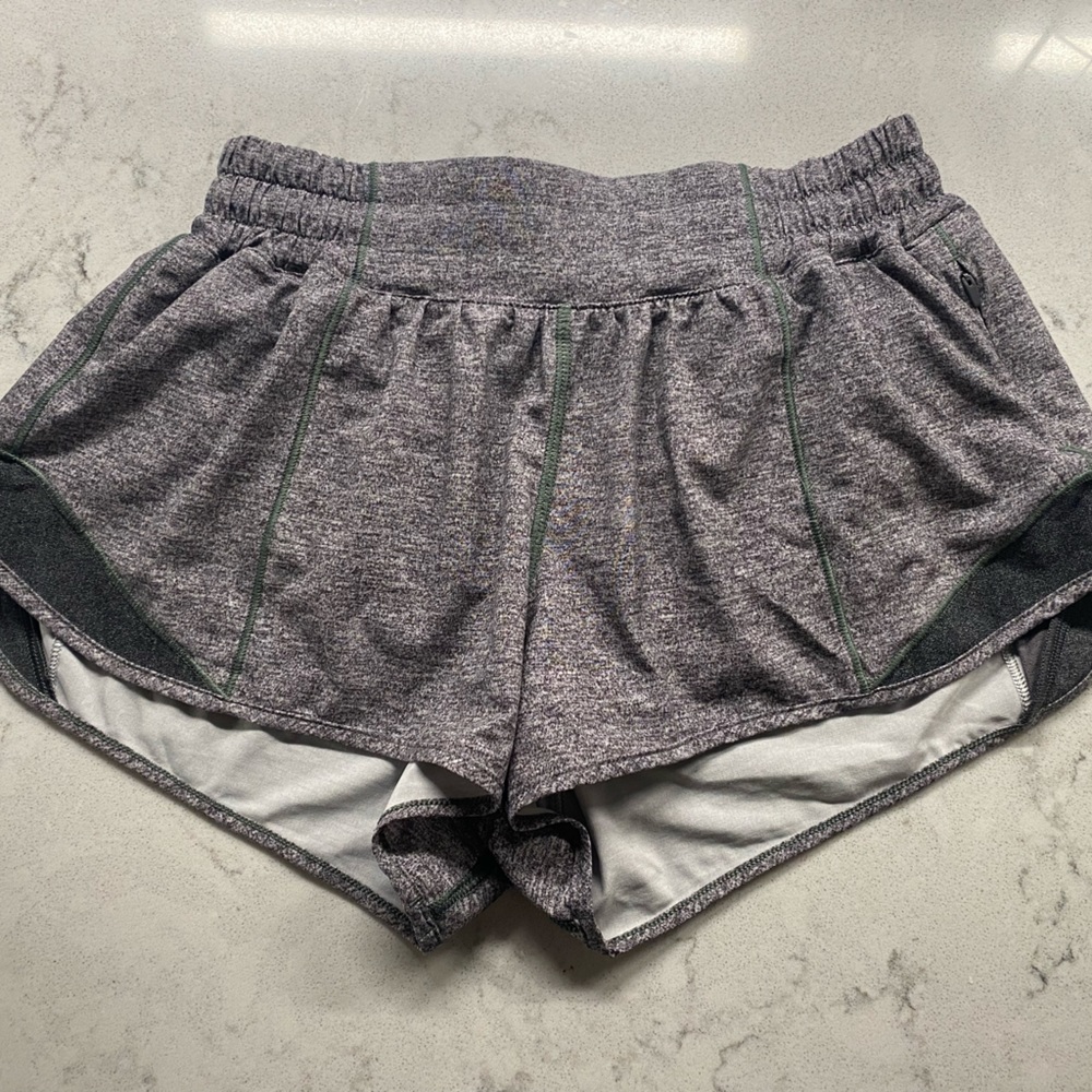 Lululemon Hotty Hot Low Rise Lined Short 2.5” Size 4 Heathered Black